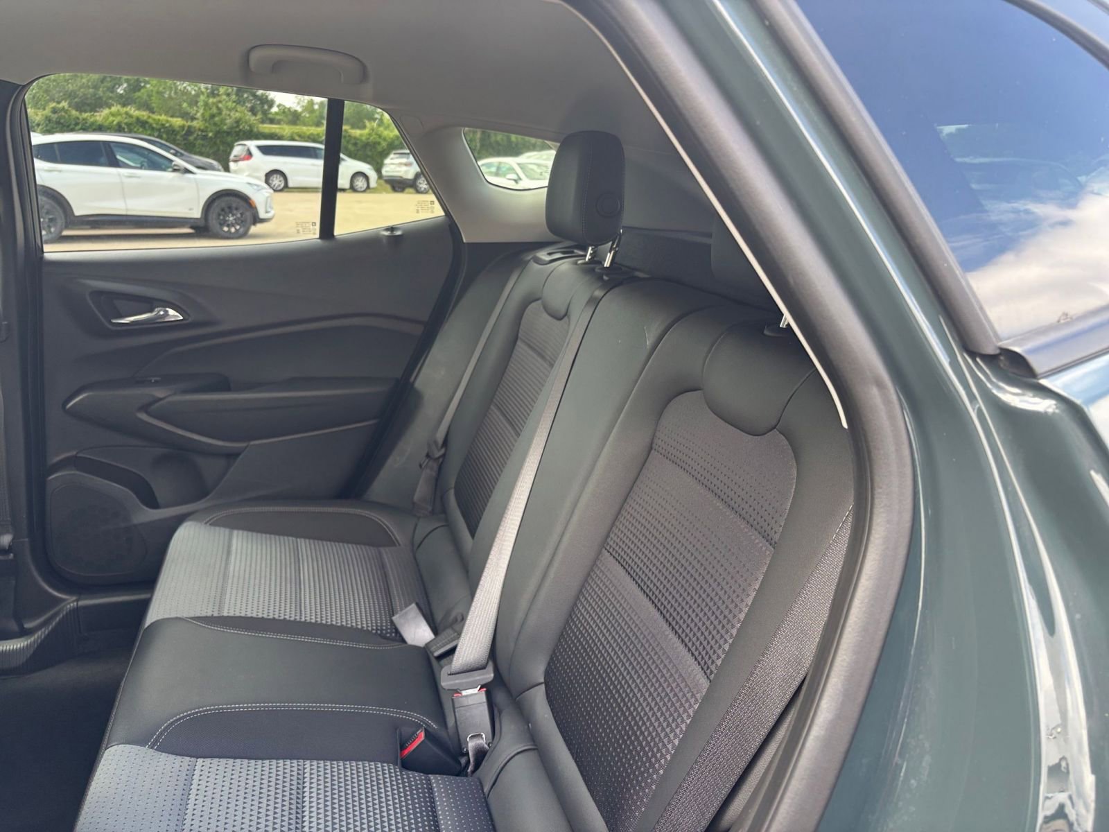 Used 2025 Chevrolet Trax LT w/ LT Convenience Package FWD image 37