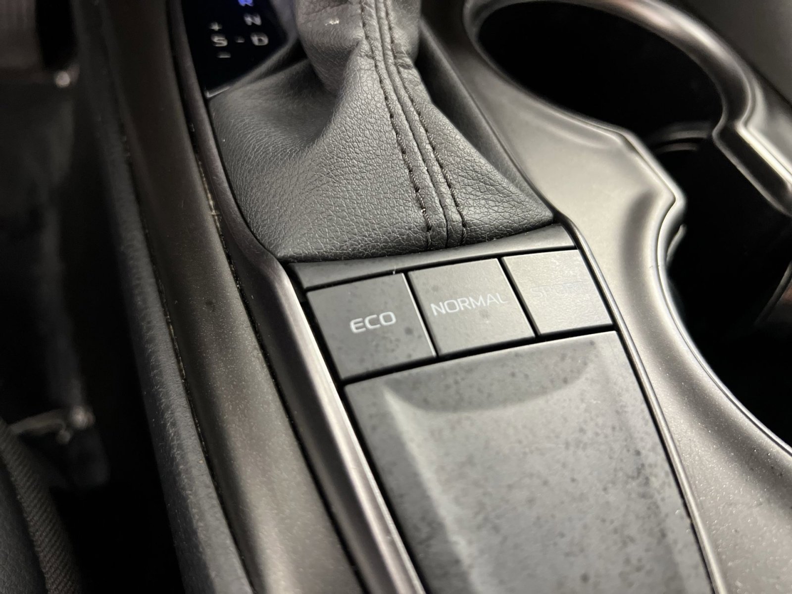 Used 2024 Toyota Camry SE image 32