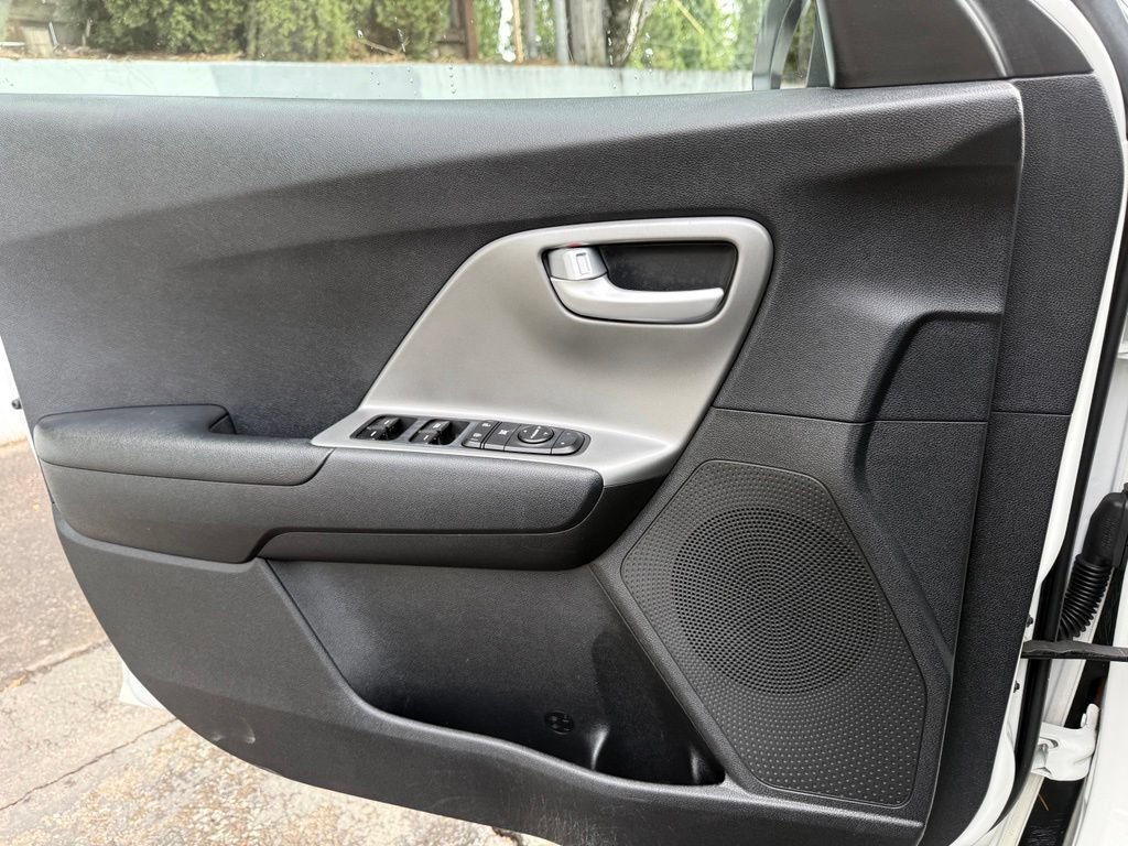 Used 2017 Kia Niro LX FWD image 21