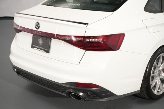 Used 2025 Volkswagen Jetta GLI Autobahn FWD image 11