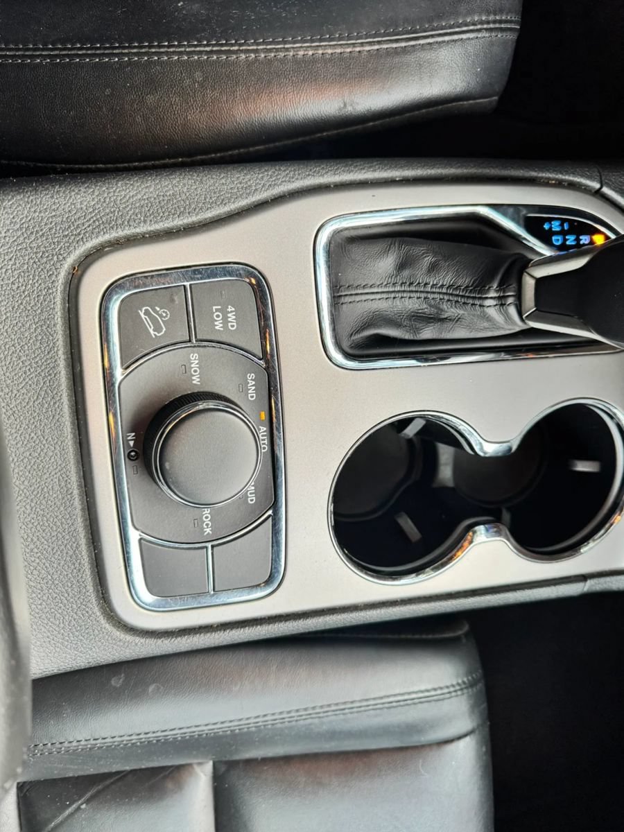 Used 2018 Jeep Grand Cherokee Limited AWD/4WD image 19