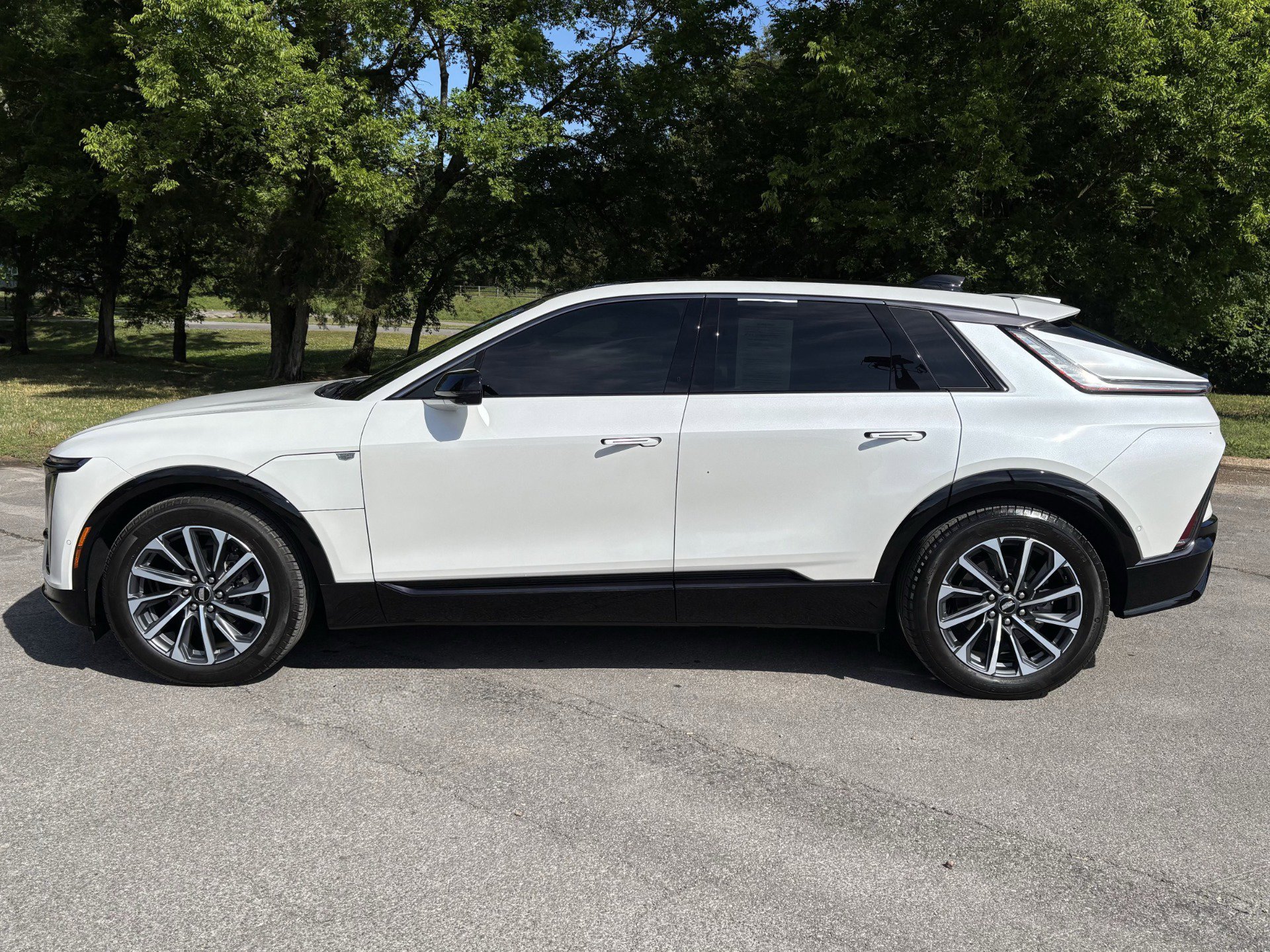 Used 2024 Cadillac Lyriq Sport RWD image 7