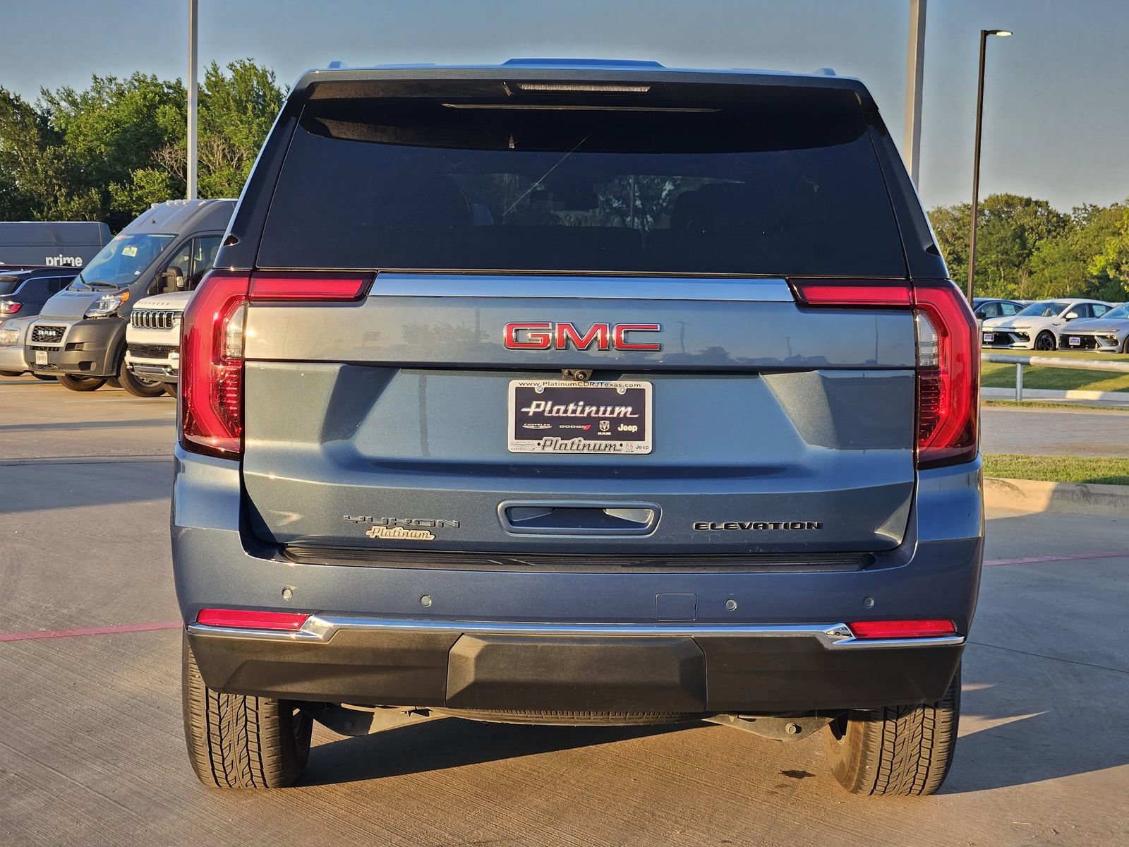 Used 2025 GMC Yukon Elevation AWD/4WD image 8