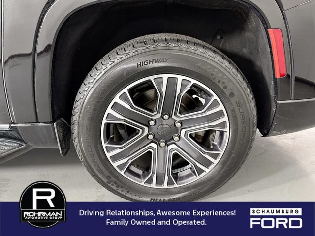 Used 2024 Jeep Wagoneer L Series II w/ Flexible Seating Group AWD/4WD image 5