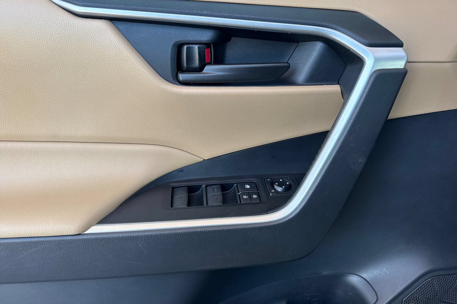 Certified 2021 Toyota RAV4 LE AWD/4WD image 13