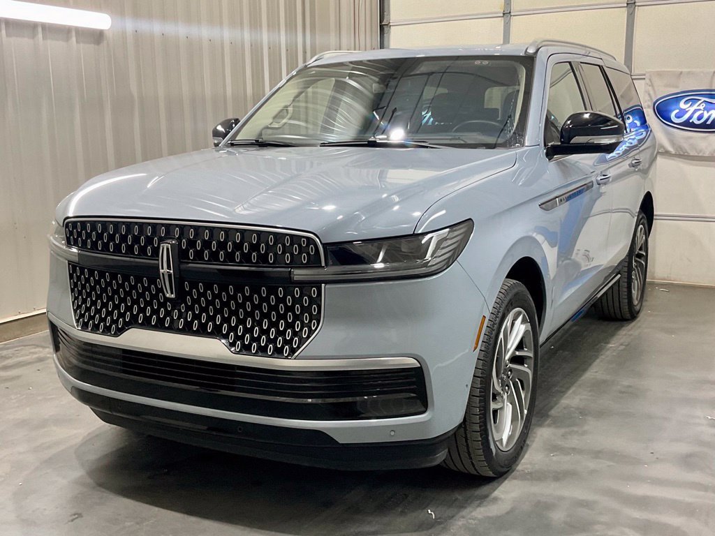 Used 2025 Lincoln Navigator Reserve AWD/4WD image 4