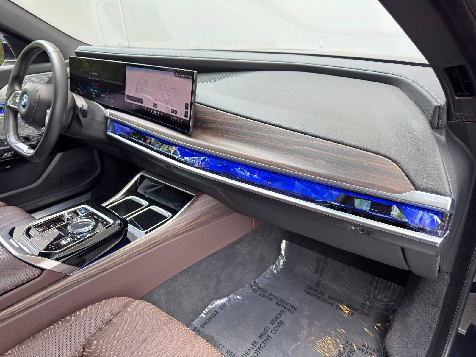 Used 2023 BMW i7 xDrive60 w/ Executive Package 2 AWD/4WD image 14