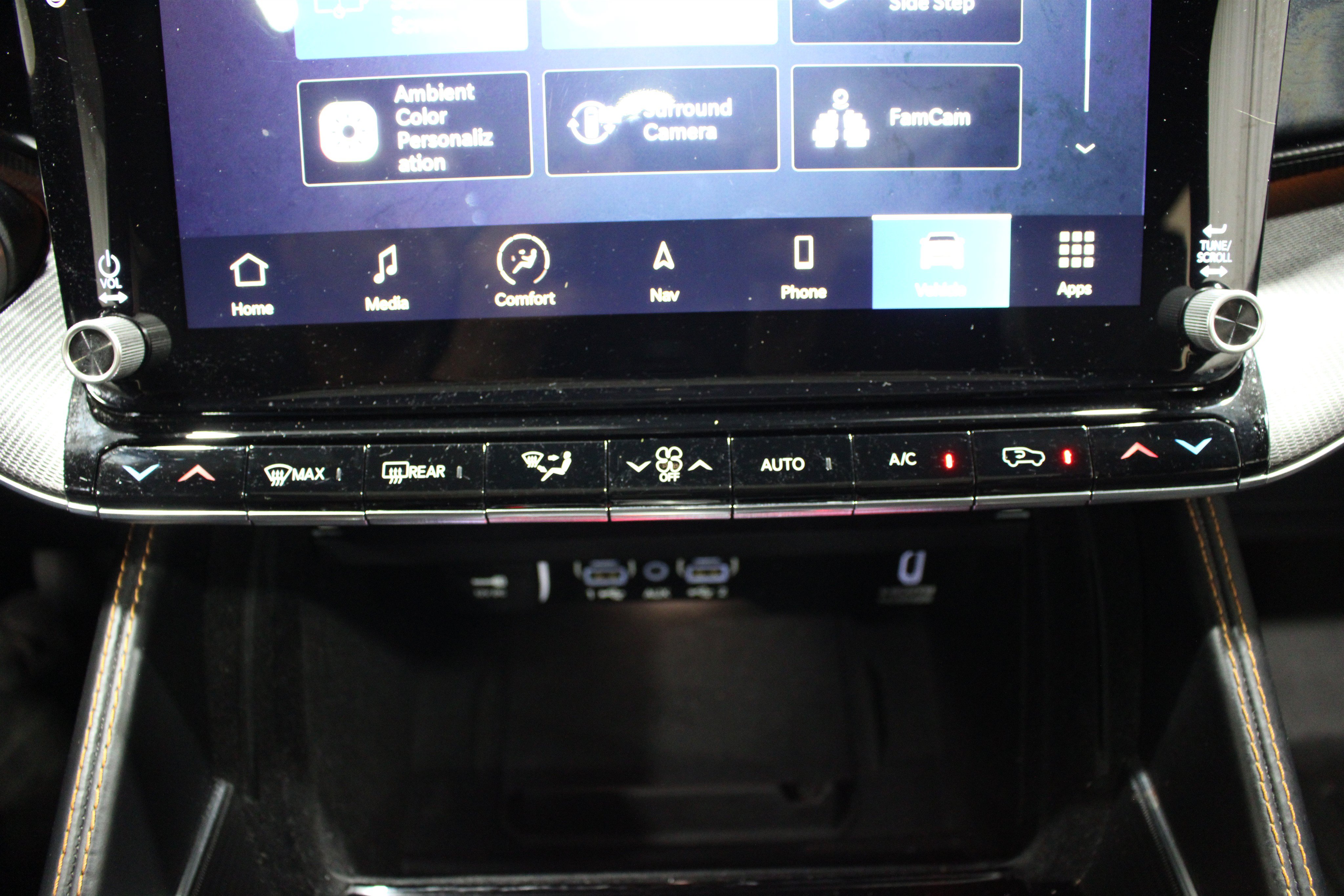 Used 2023 Jeep Grand Wagoneer Series III AWD/4WD image 18