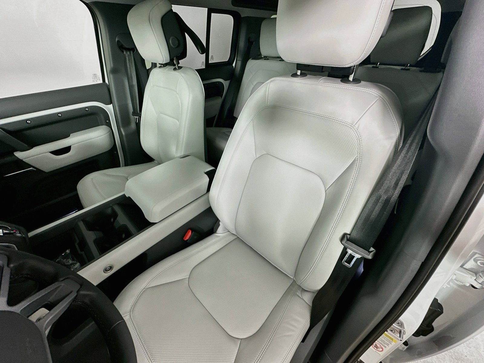 New 2026 Land Rover Defender 110 X-Dynamic SE AWD/4WD image 34