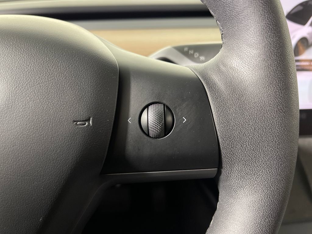 Used 2023 Tesla Model Y Long Range AWD/4WD image 29