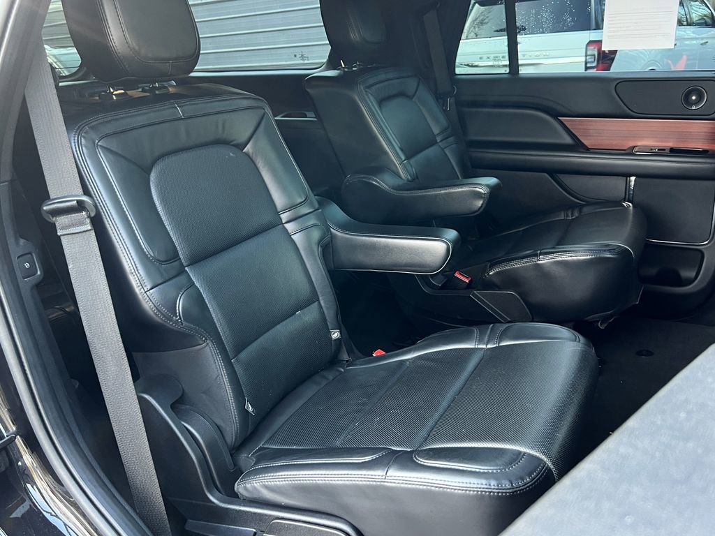 Used 2021 Lincoln Navigator Reserve image 17