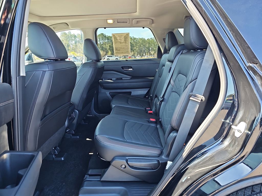 Used 2024 Nissan Pathfinder Platinum w/ Cargo Package image 19