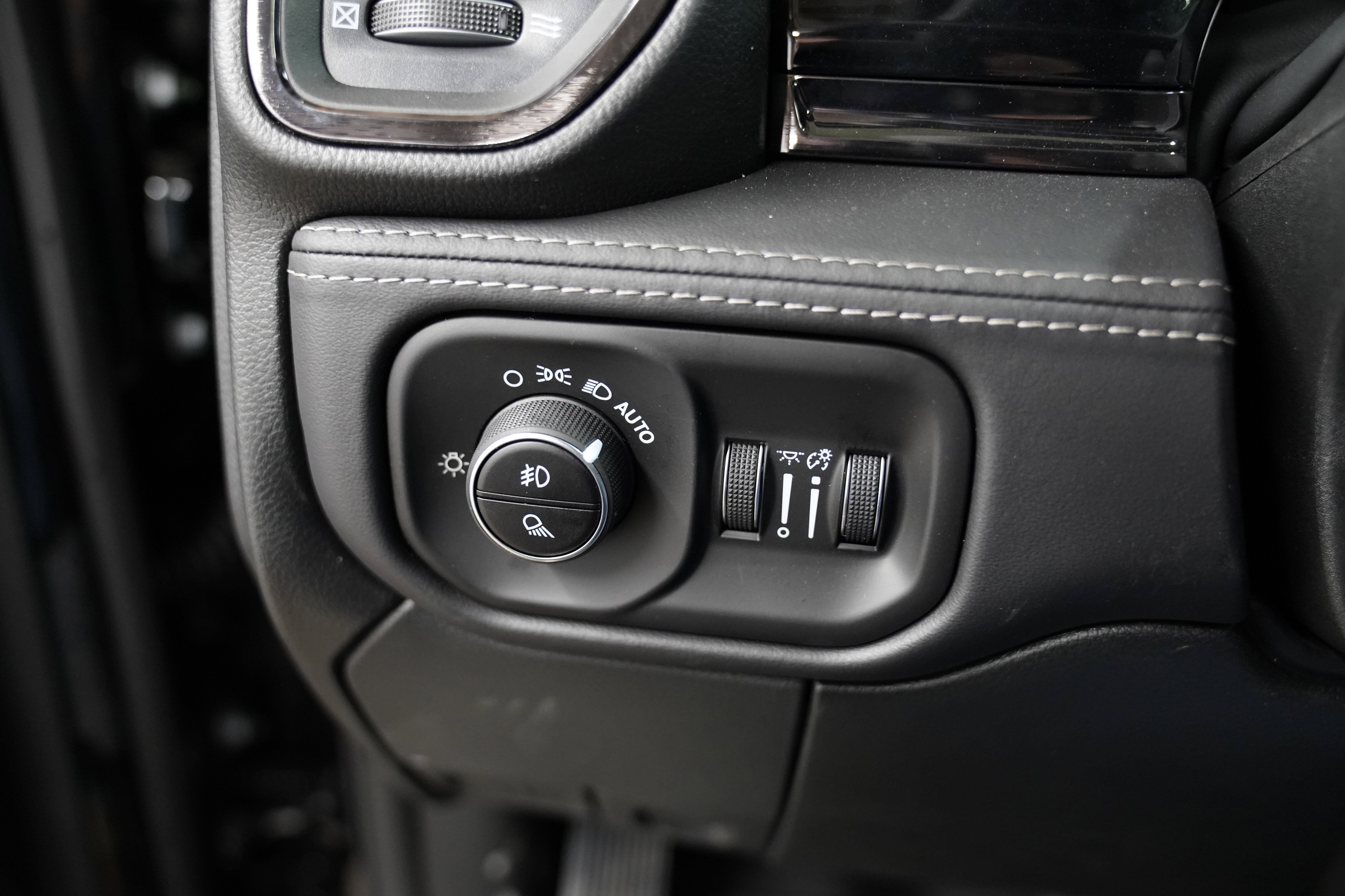 New 2026 RAM 2500 Limited AWD/4WD image 19