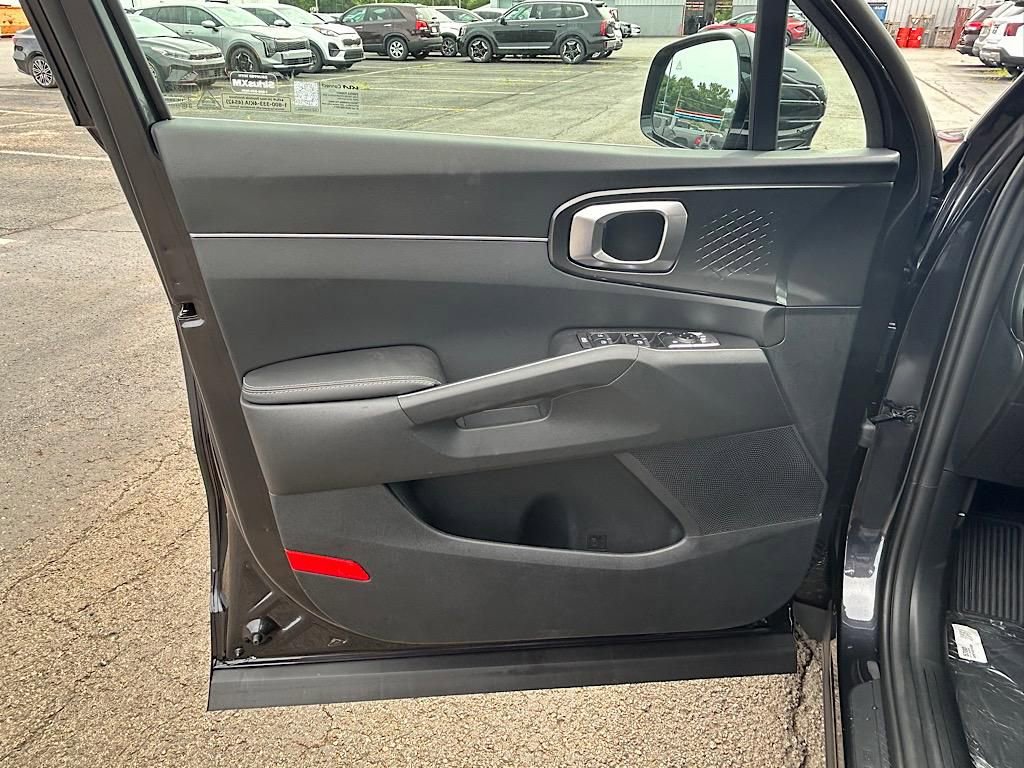 New 2025 Kia Sorento S image 12