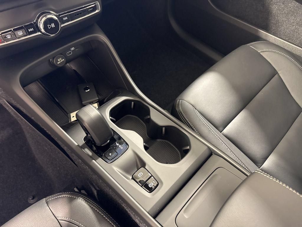 New 2026 Volvo XC40 B5 Plus w/ Climate Package AWD/4WD image 14