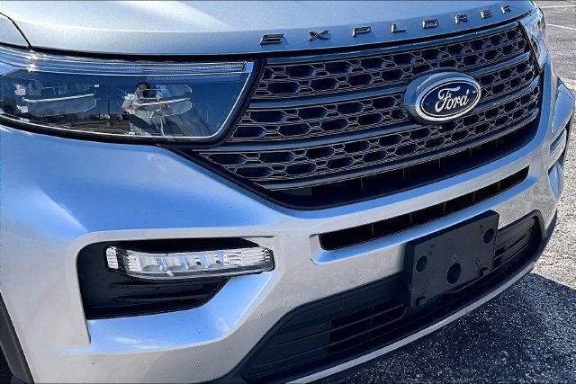 Used 2024 Ford Explorer XLT w/ Equipment Group 202A AWD/4WD image 33