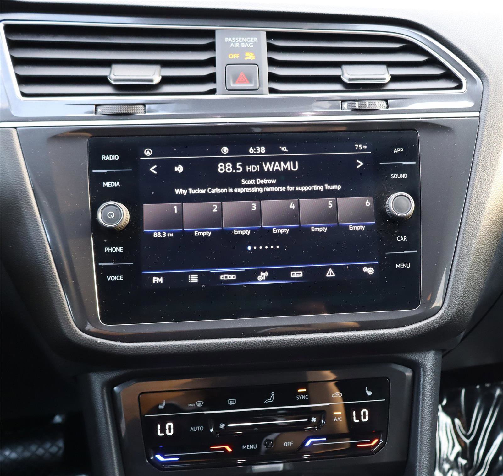 Certified 2024 Volkswagen Tiguan SE FWD image 19
