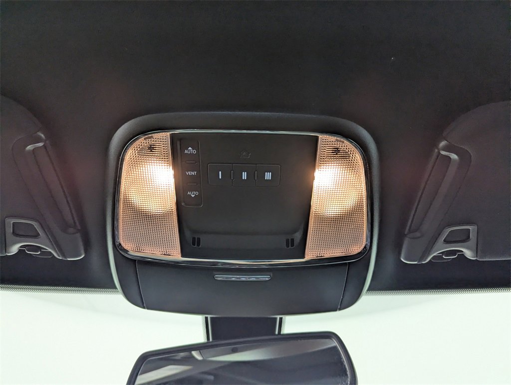 Used 2023 Dodge Charger R/T w/ Blacktop Package image 27