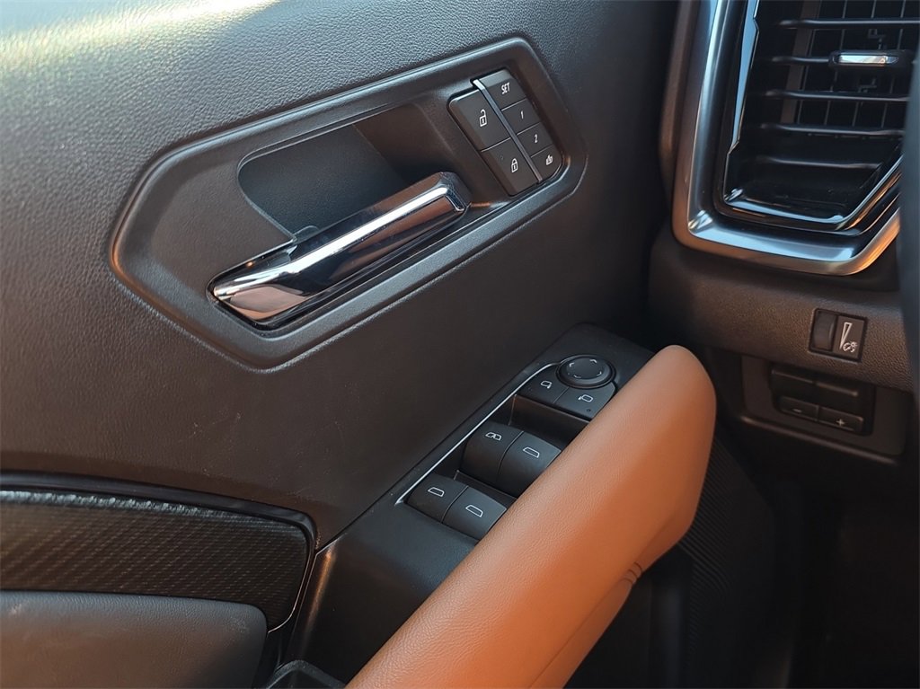 Used 2025 GMC Canyon AT4 w/ Technology Plus Package image 11