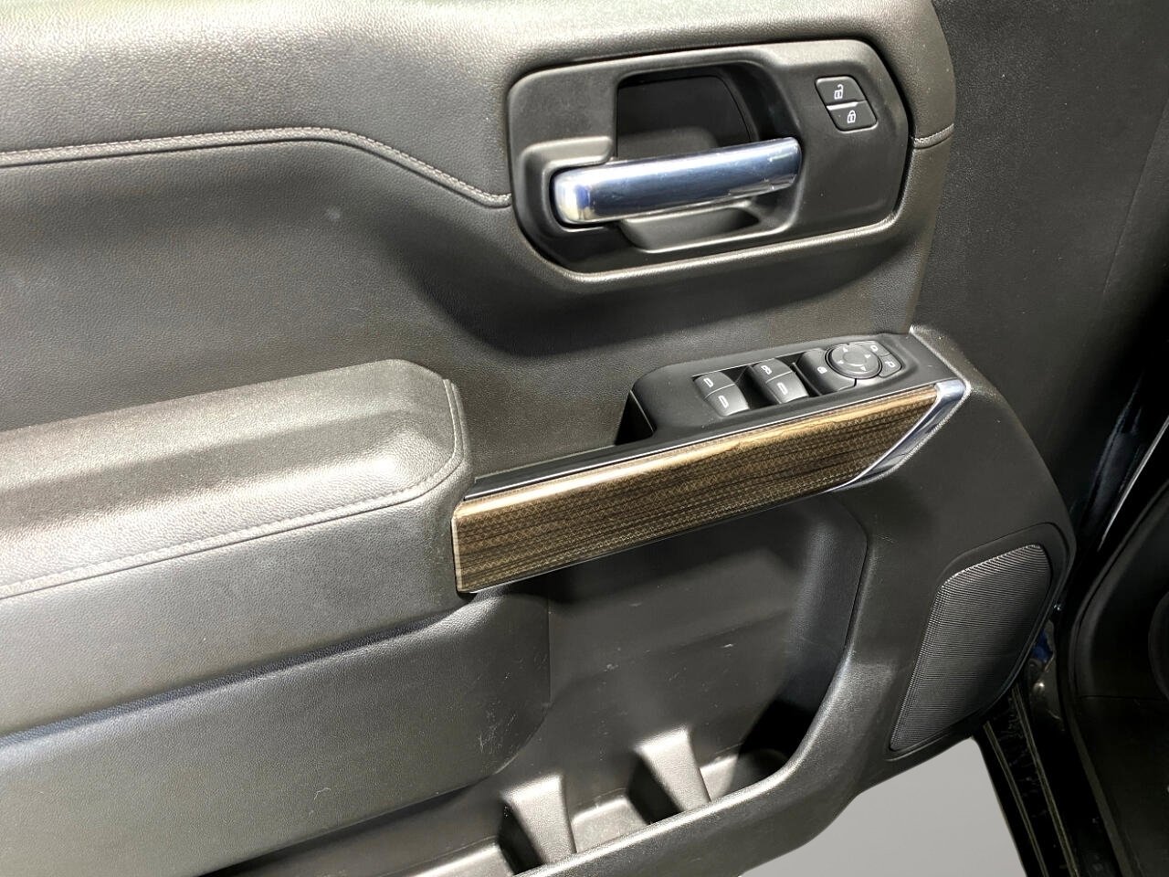 Used 2022 Chevrolet Silverado 1500 LT w/ Z71 Off-Road Package image 8