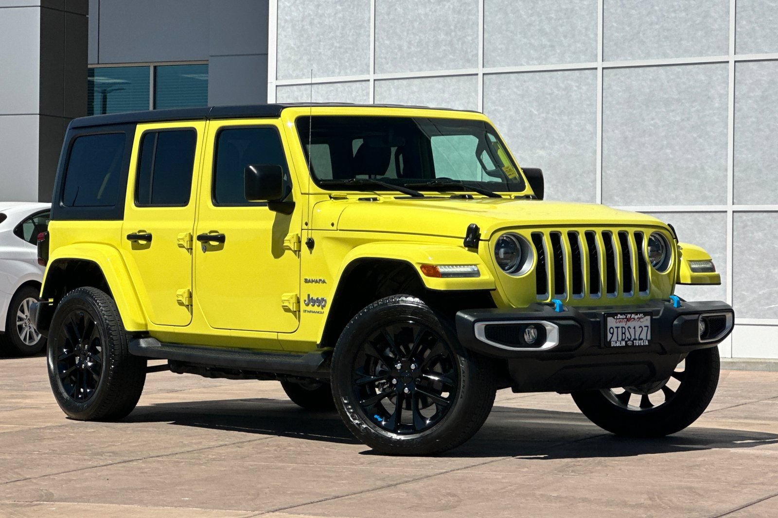 Used 2023 Jeep Wrangler Unlimited Sahara AWD/4WD video 2