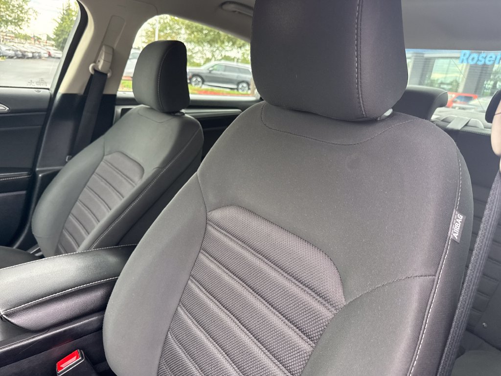 Used 2020 Ford Fusion SE FWD image 12