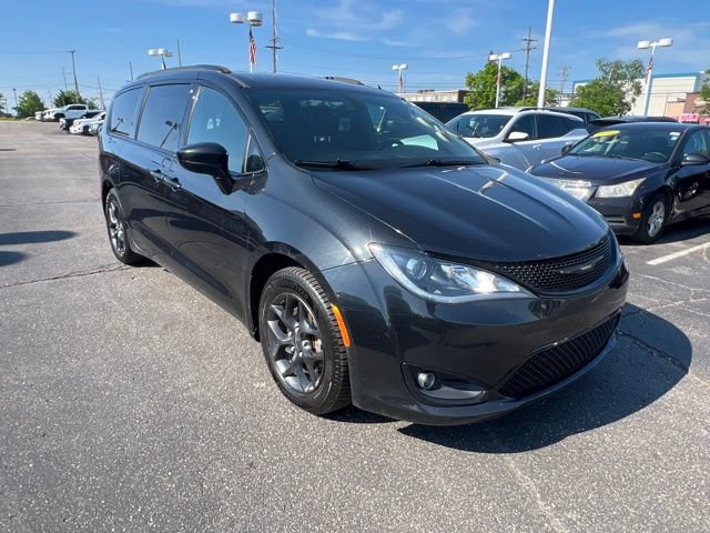 Used 2018 Chrysler Pacifica Touring-L Plus w/ S Appearance Package FWD image 7