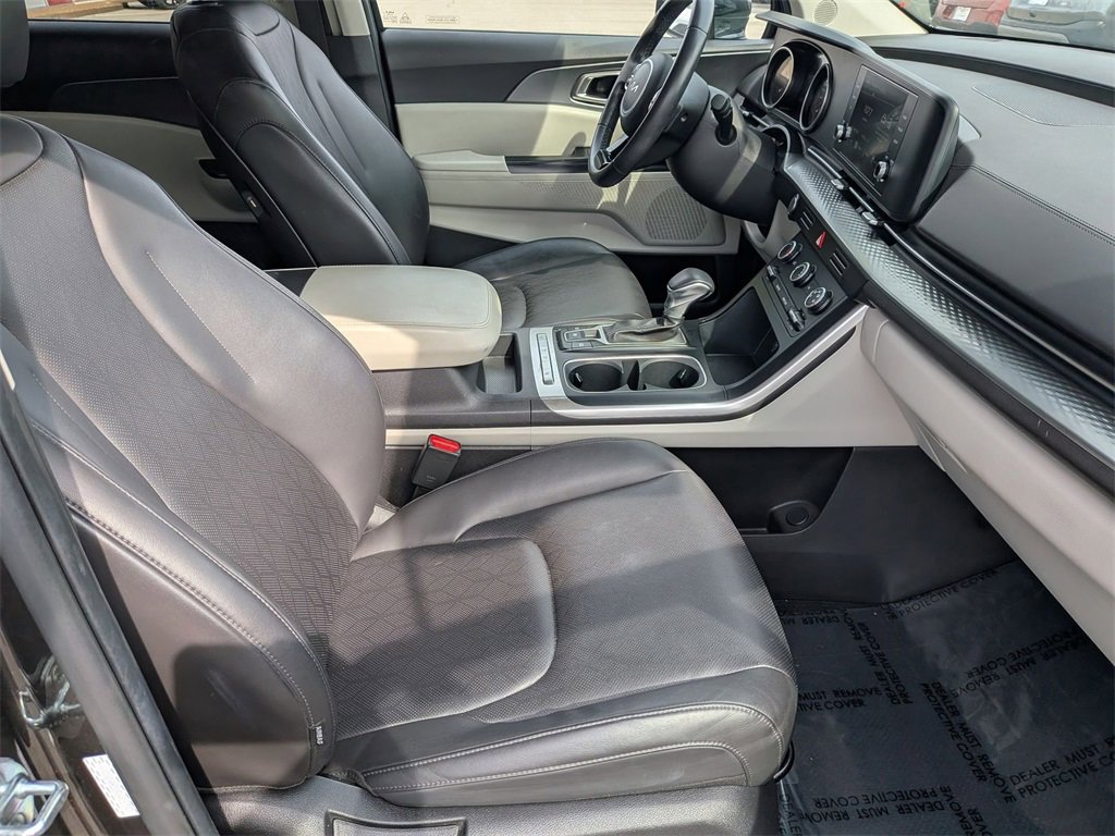 Used 2024 Kia Carnival LX image 27