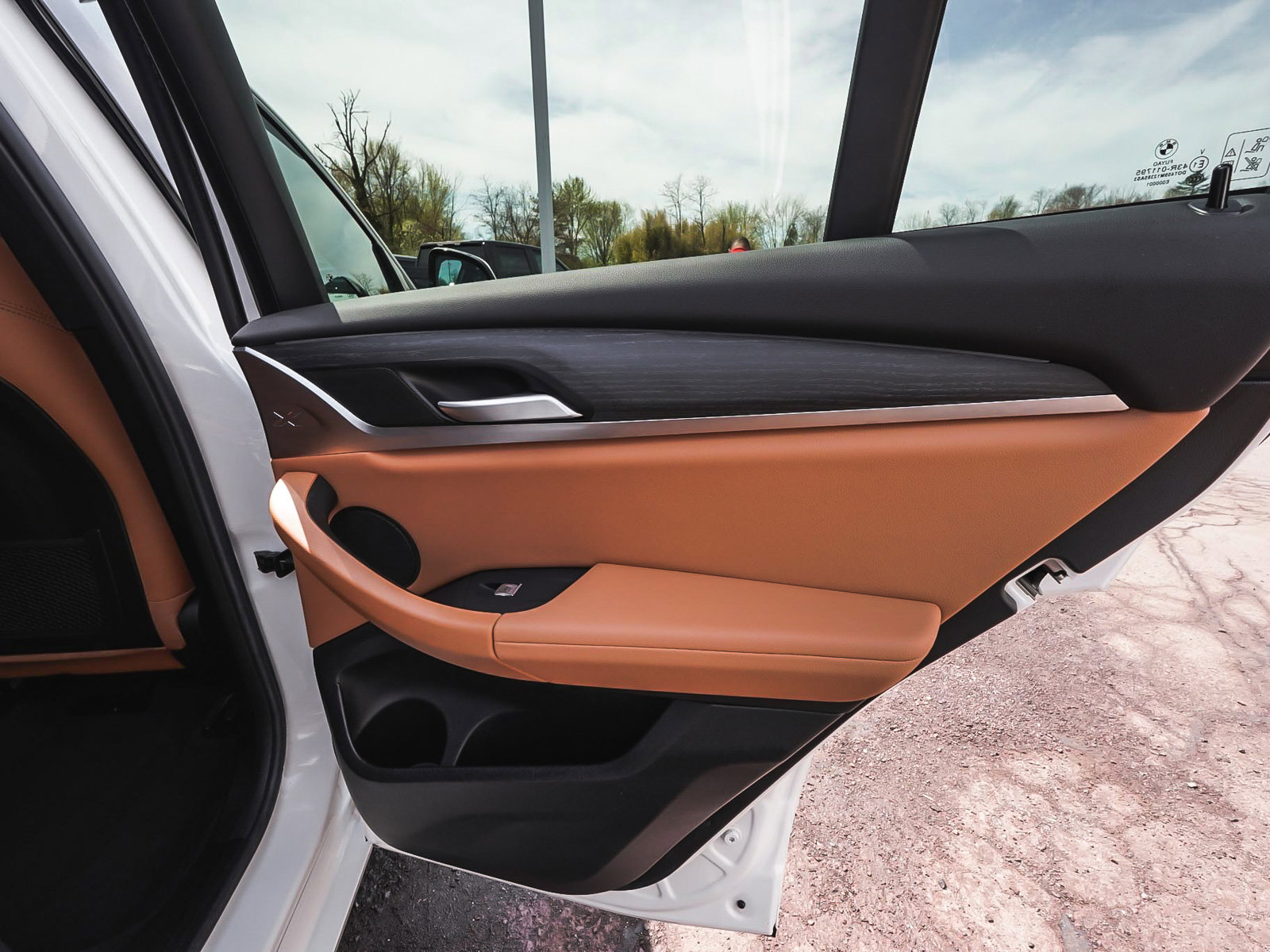 Used 2024 BMW X4 xDrive30i w/ Premium Package image 12