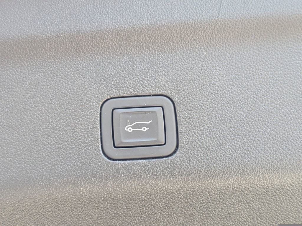 Used 2023 Cadillac Escalade ESV Premium Luxury image 14