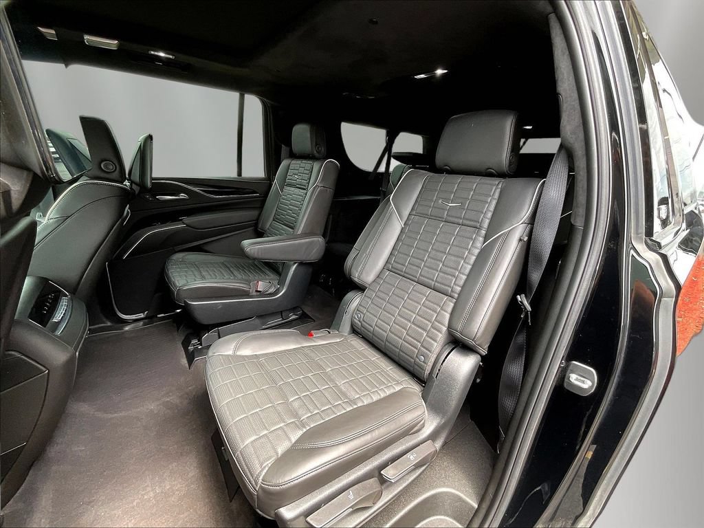 Used 2023 Cadillac Escalade ESV V w/ LPO, ONYX Package AWD/4WD image 18
