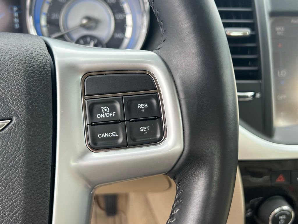 Used 2013 Chrysler 300 AWD w/ Driver Convenience Group image 32