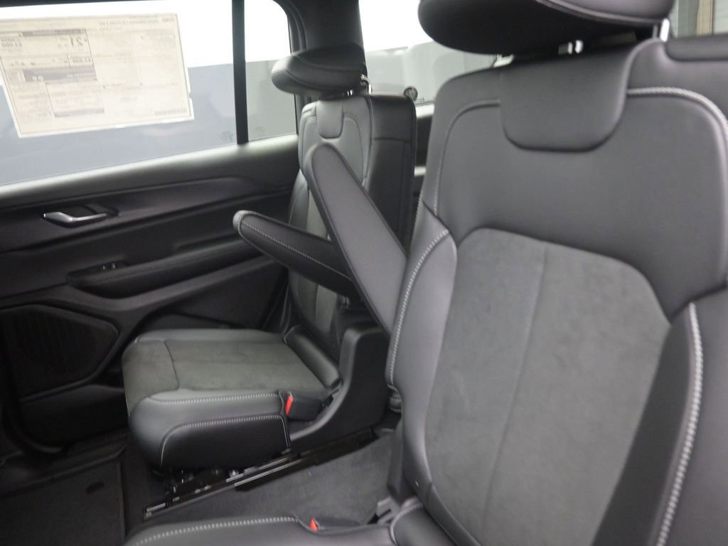 New 2025 Jeep Grand Cherokee L Altitude image 14