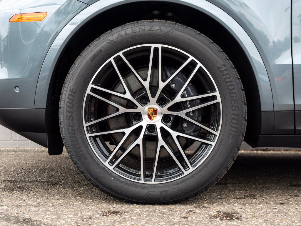 New 2026 Porsche Cayenne Coupe AWD/4WD image 12