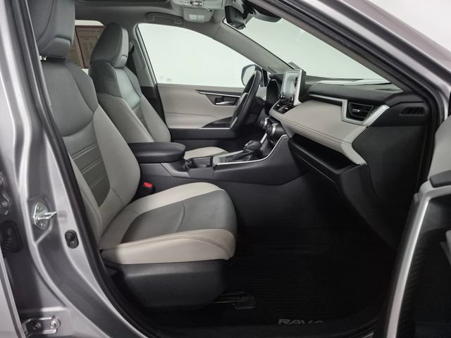 Certified 2021 Toyota RAV4 XLE Premium AWD/4WD image 33