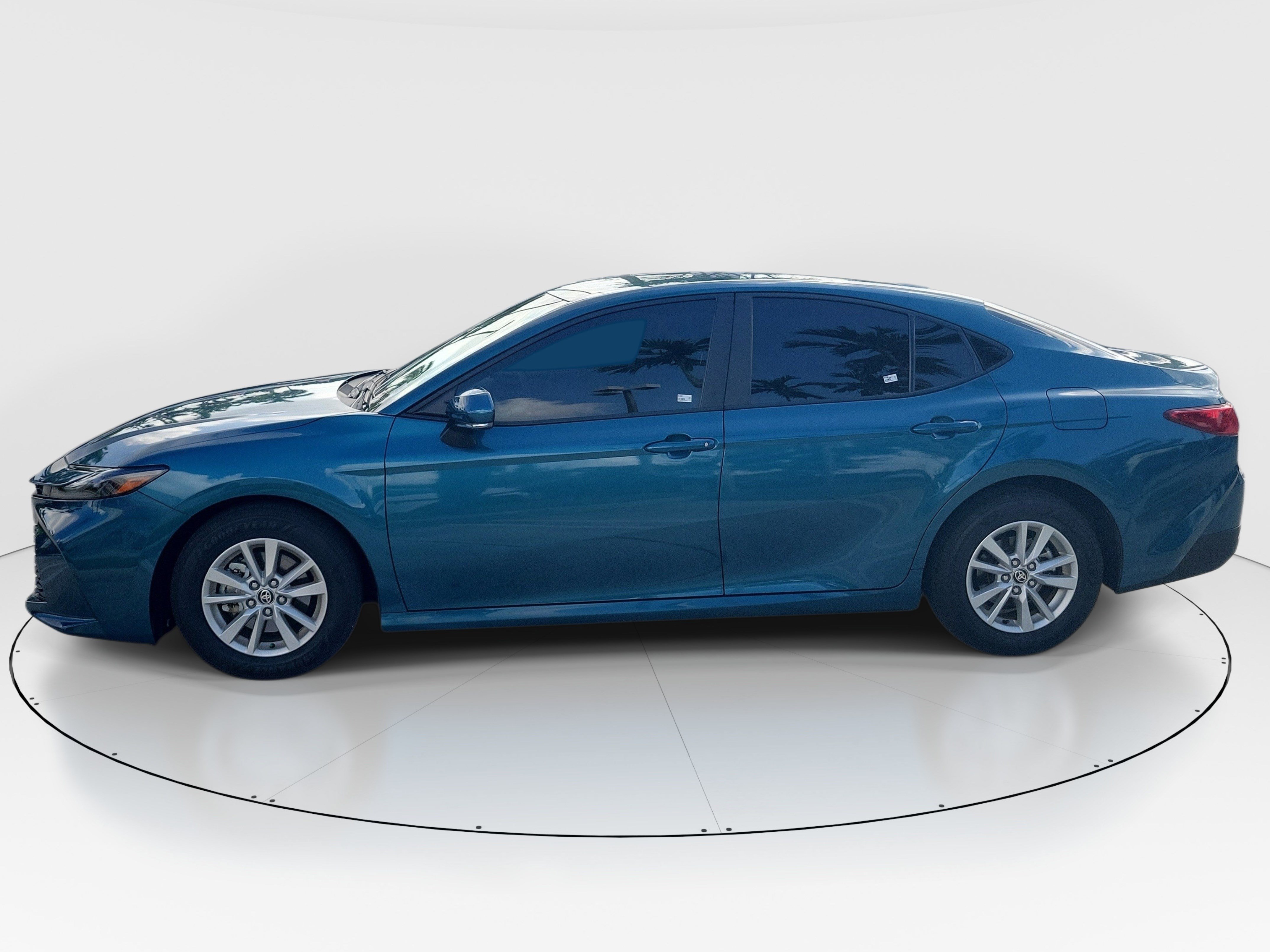 Used 2025 Toyota Camry LE FWD image 4