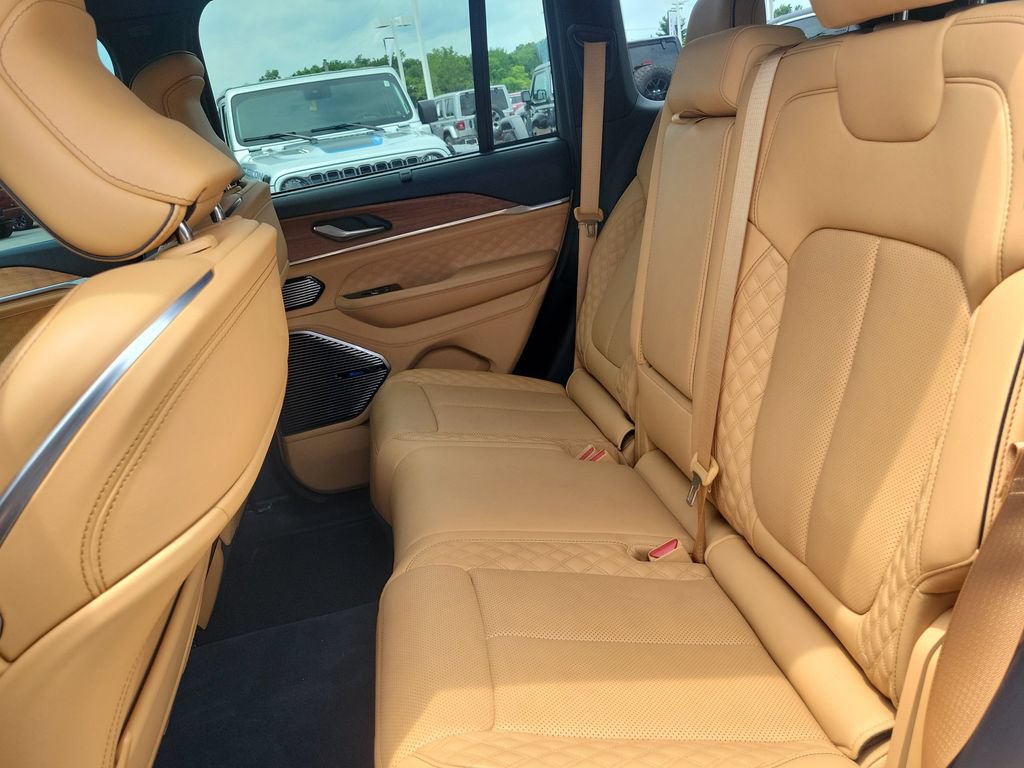 Used 2022 Jeep Grand Cherokee Summit AWD/4WD image 13
