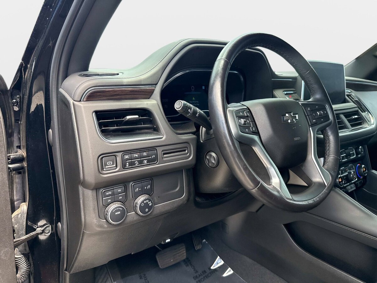 Used 2022 Chevrolet Tahoe Z71 w/ Luxury Package AWD/4WD image 18