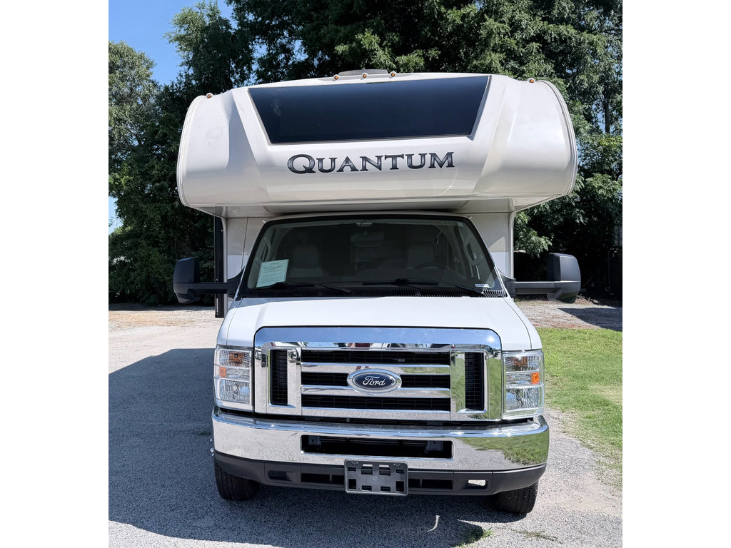 Used 2019 Ford E-450 and Econoline 450 Super Duty w/ Motorhome Prep Package RWD image 3