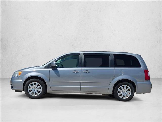 Used 2015 Chrysler Town & Country LX FWD image 8