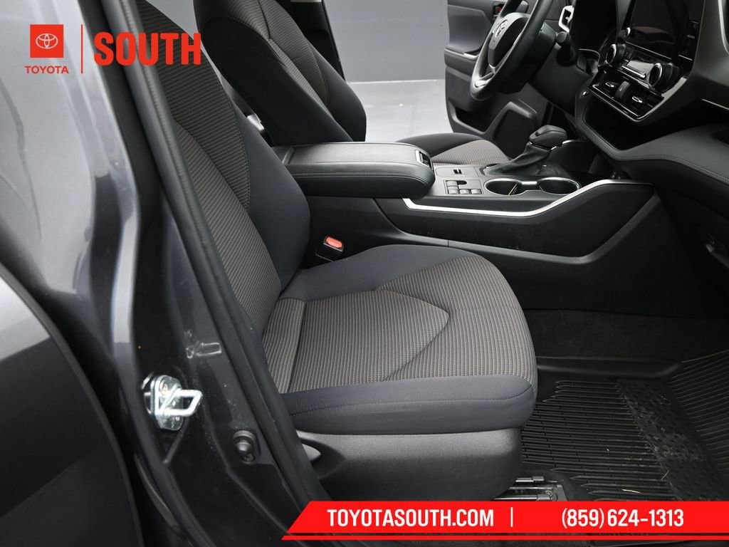 Used 2023 Toyota Highlander L image 34