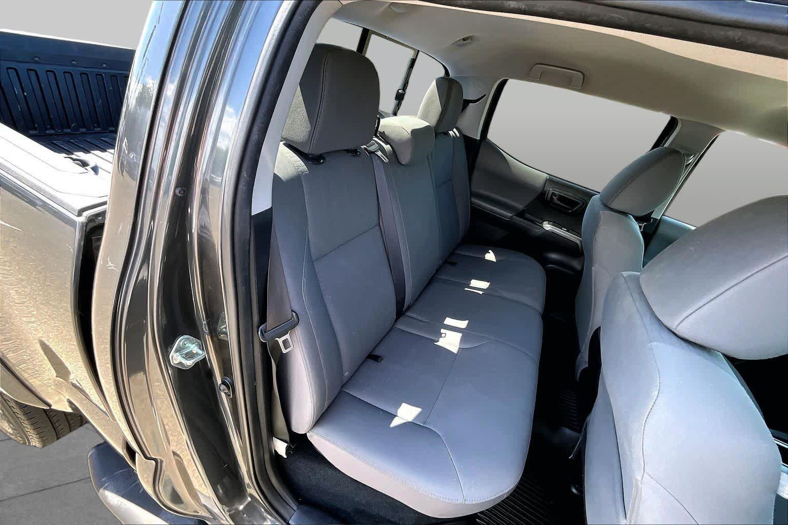 Used 2017 Toyota Tacoma SR5 AWD/4WD image 19