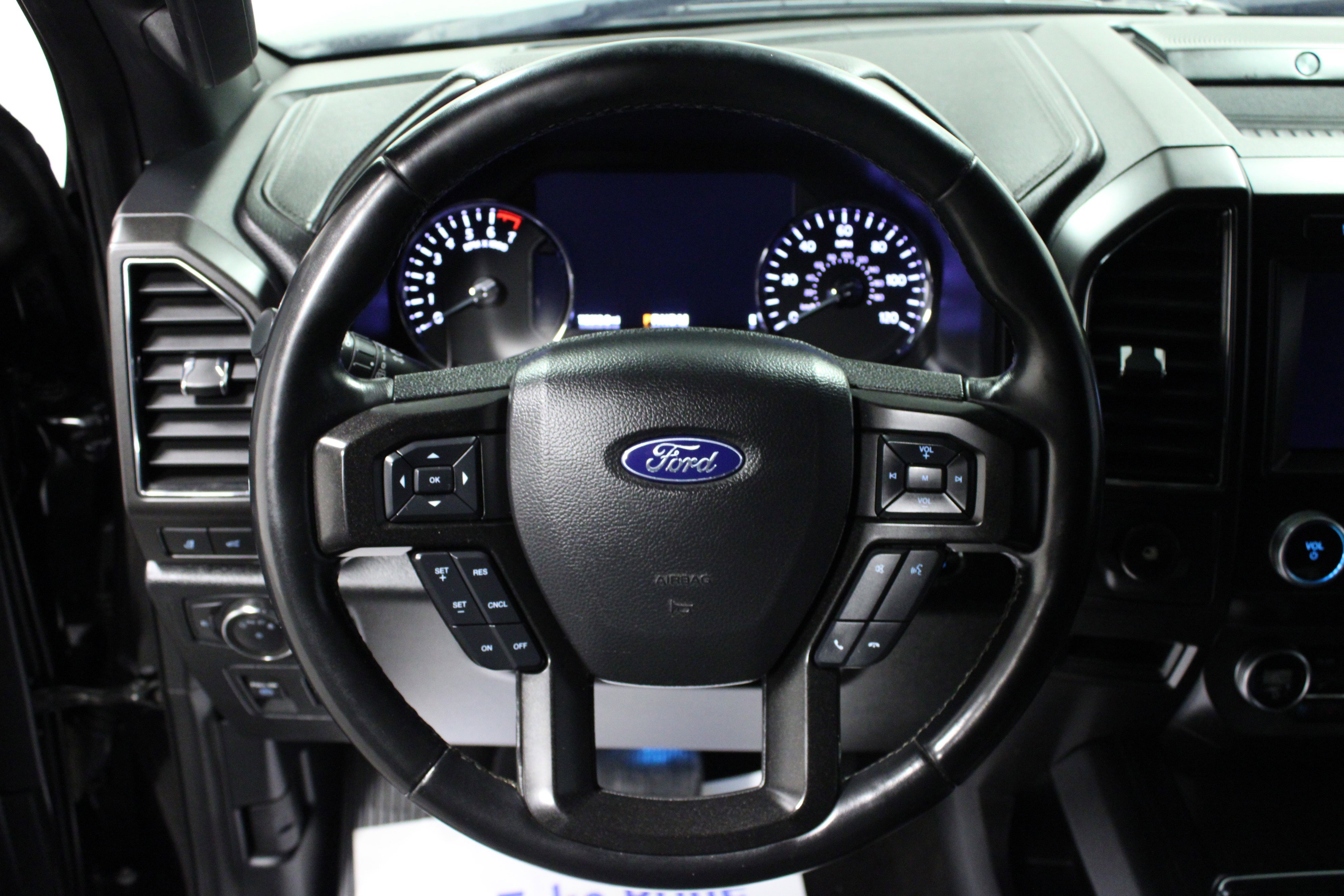 Used 2020 Ford Expedition Limited image 18