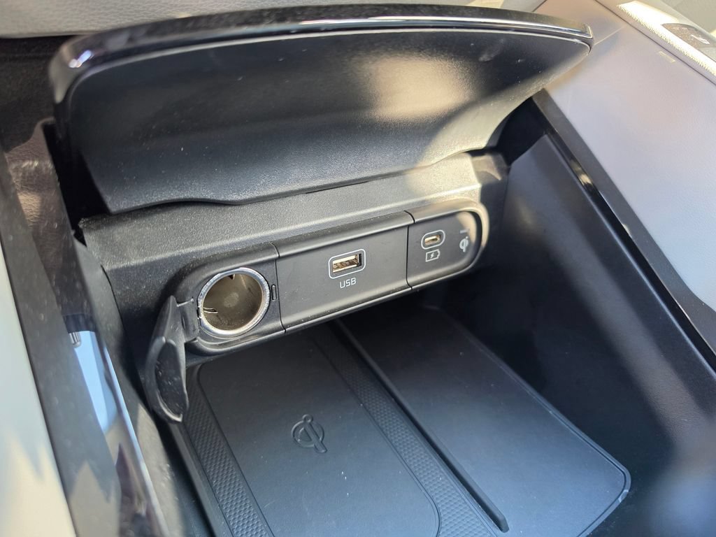 Used 2024 Kia Telluride EX w/ EX Captain's Chair Package FWD image 24