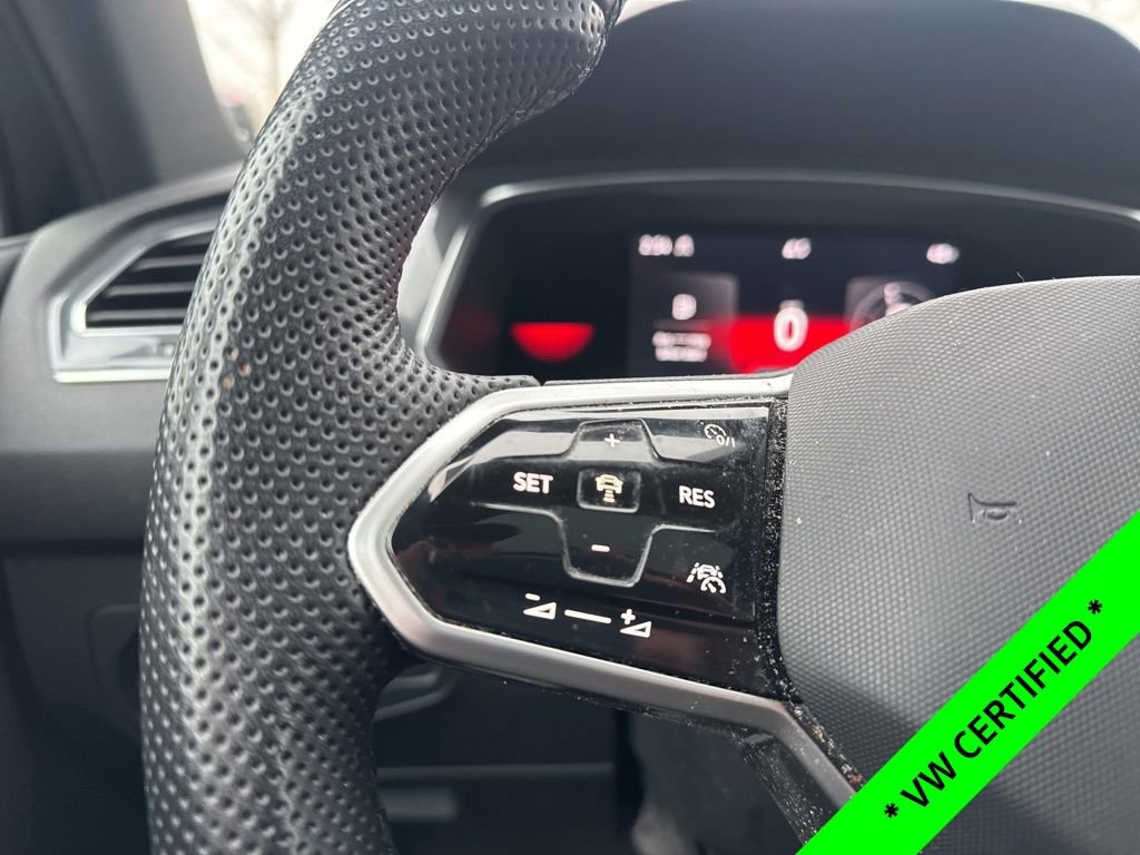 Used 2022 Volkswagen Tiguan SE R-Line image 17
