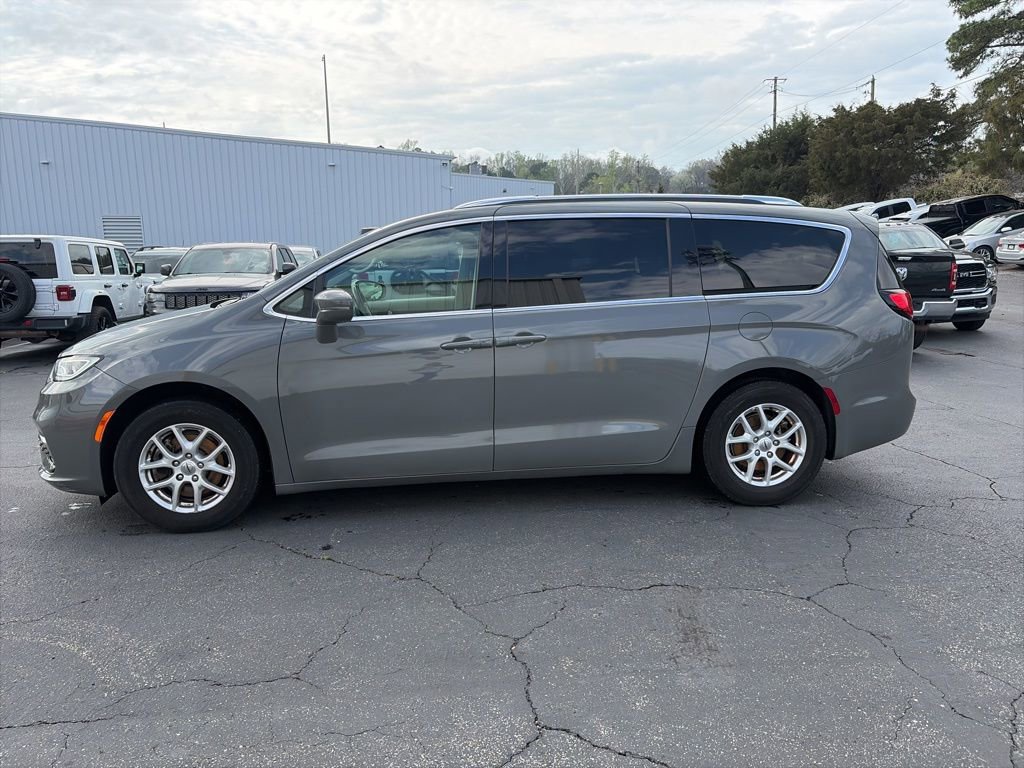 Used 2021 Chrysler Pacifica Touring-L image 4