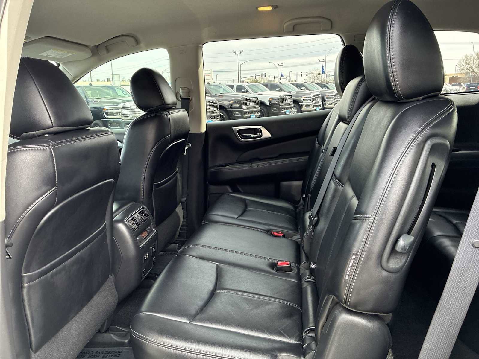 Used 2019 Nissan Pathfinder SL image 24