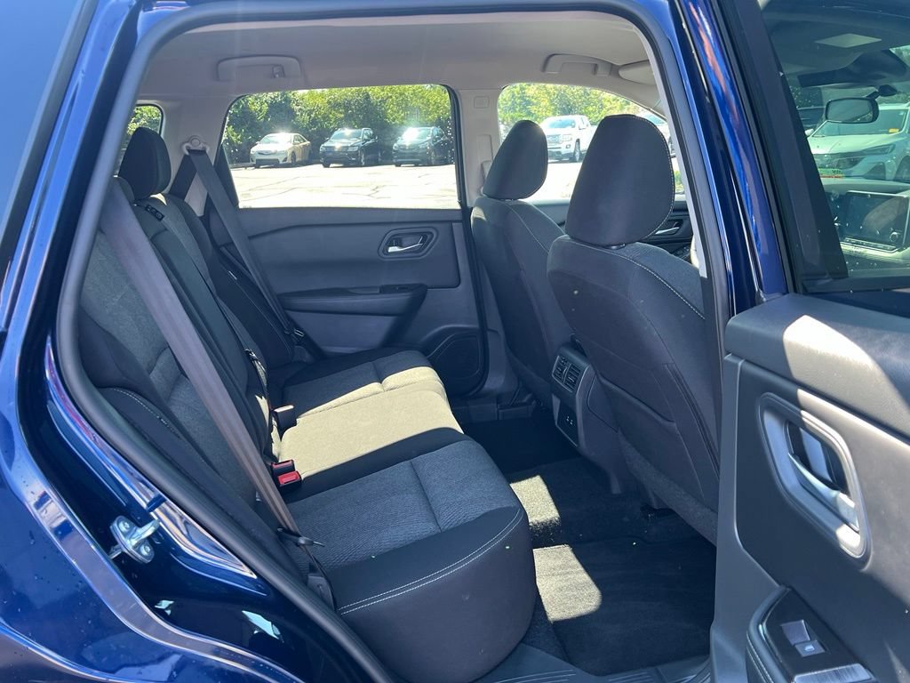 Used 2025 Nissan Rogue SV AWD/4WD image 11