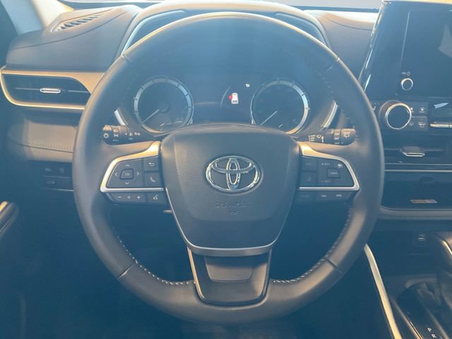 Used 2024 Toyota Highlander XLE AWD/4WD image 12