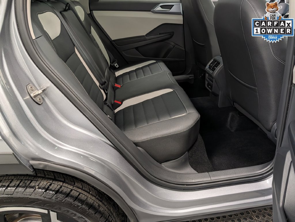 Used 2025 Volkswagen Taos SEL AWD/4WD image 32